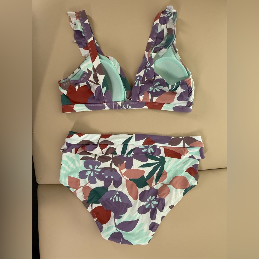 Bikini - Picture 2 of 12